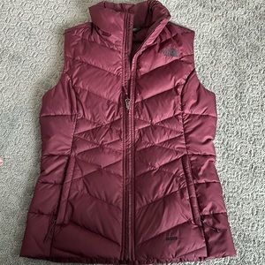 Xs north face vest. Excellent condition